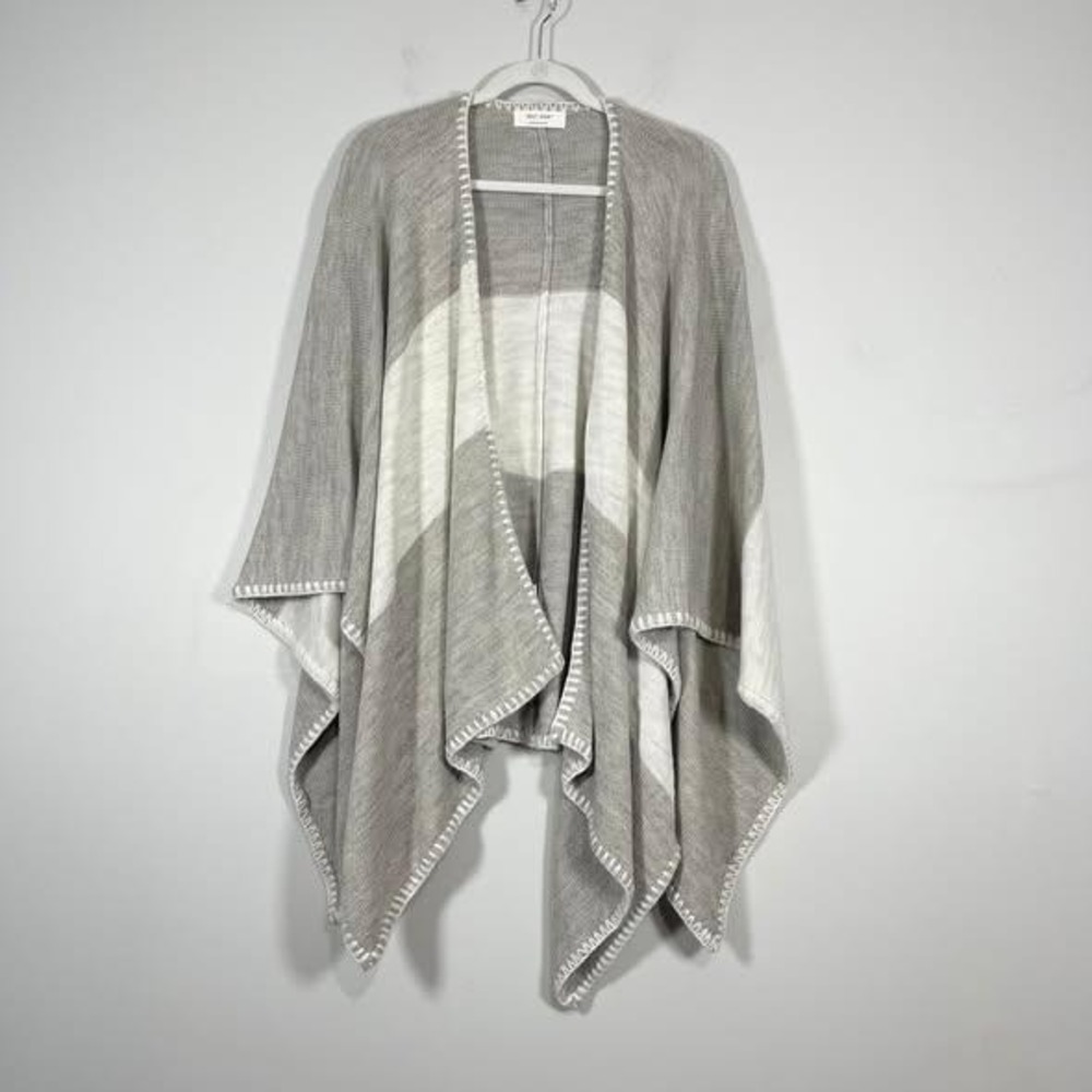 MerSea Travel Wrap Gray Stripe Poncho‎ Shrug Sweater Vacation Airport Cozy Chic